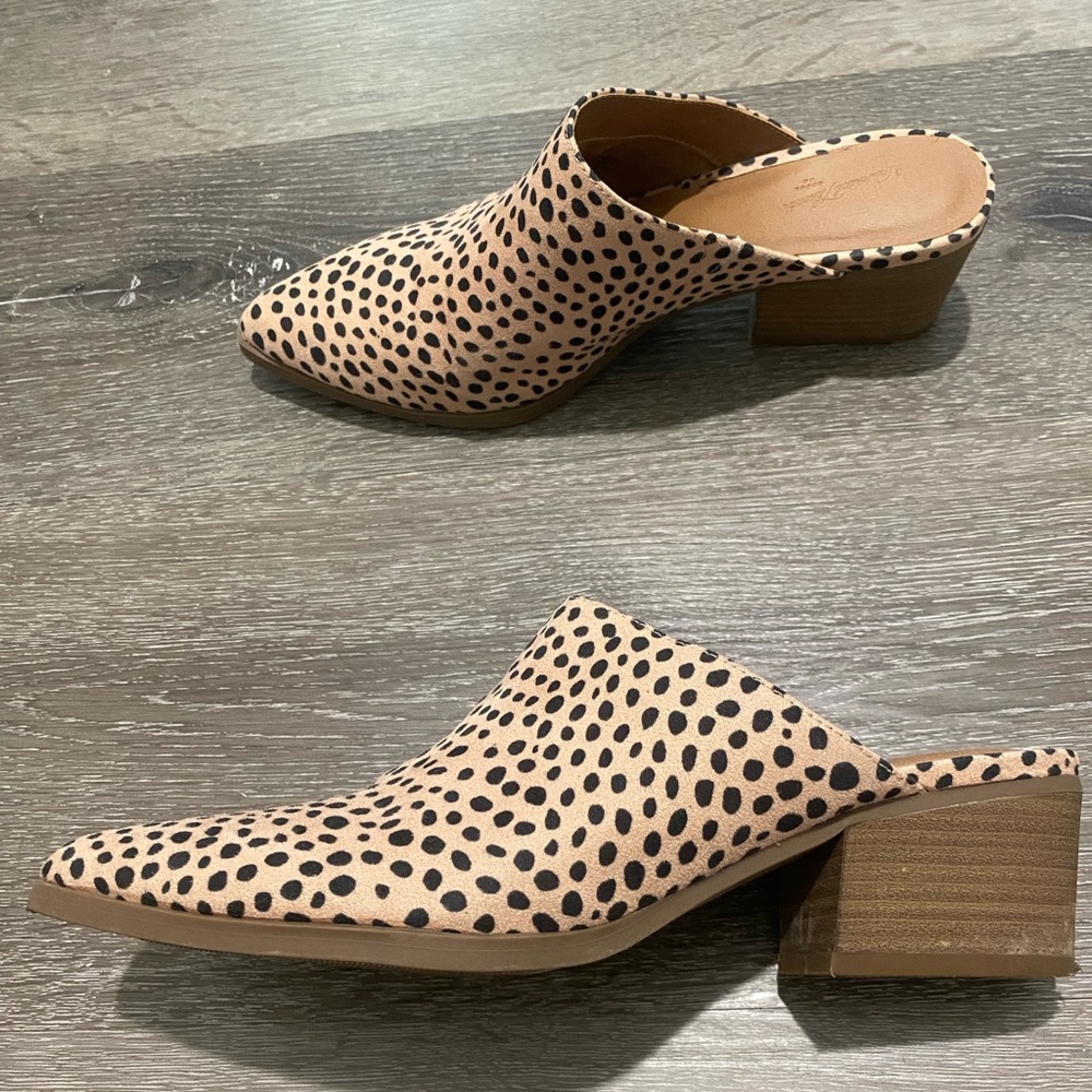 Stylish Tan and Black Women's Mules